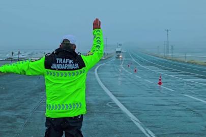 Jandarma trafik ekiplerinden kış lastiği denetimi