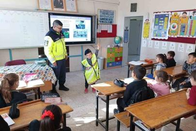 Jandarmadan ilköğretim öğrencilerine trafik semineri