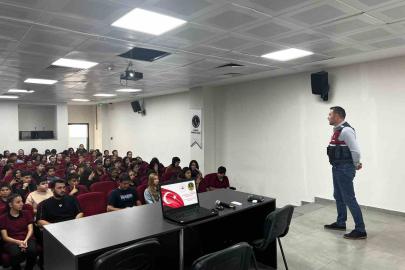 Jandarmadan öğrencilere siber güvenlik eğitimi