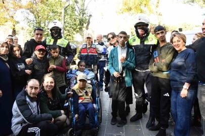 Jandarmadan özel ihtiyaçlı çocuklara anlamlı ziyaret