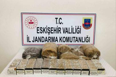 Kaçak tütün ve cep telefonu satmak isteyen şahısları jandarma yakaladı