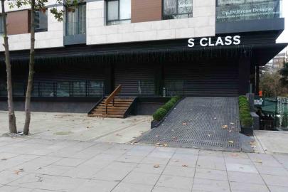 Kadıköy’de lüks oto galerisi boşaltıldı: 11 milyar TL’lik vurgun iddiası