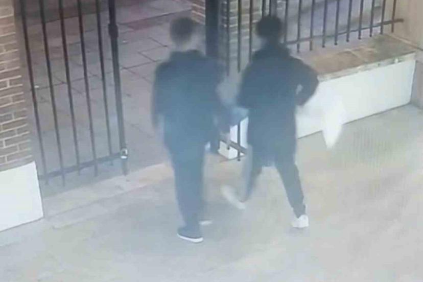 Kadıköy’de yardım kutusu hırsızlığı: Önce gözetlediler sonra çaldılar