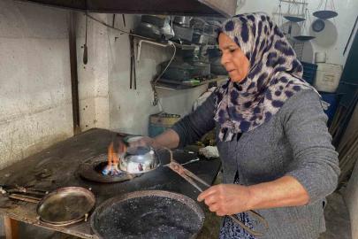 Kadın eliyle yarım asırlık kalaycılık