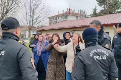 Kadınlardan mahalleye yapılacak baz istasyonuna ve erkeklere tepki