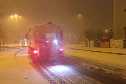 Kahramanmaraş’ta belediye ekiplerinin kar mesaisi