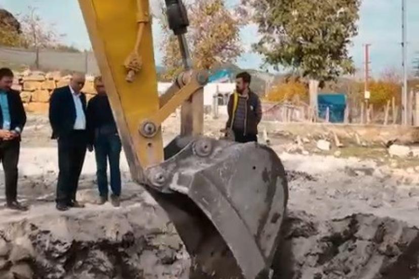 Kahramanmaraş’ta kepçeyle mozaik arandı