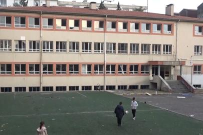 Kahramanmaraş’ta yarım asırlık okul yıkılmayı bekliyor