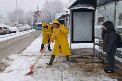 Kahramanmaraş’ta yaya yolları temizleniyor