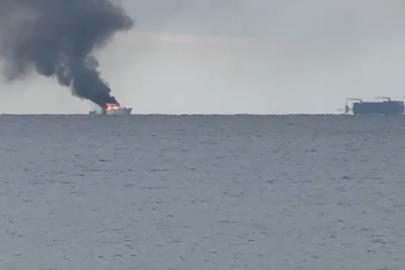 Kalkan açıklarında alev alan lüks teknedeki kaptan Sahil Güvenlik ekiplerince kurtarıldı