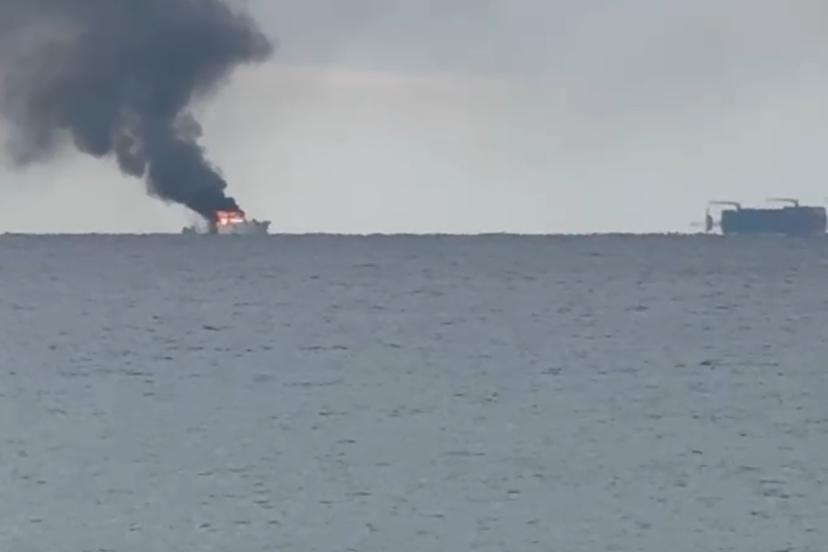 Kalkan açıklarında alev alan lüks teknedeki kaptan Sahil Güvenlik ekiplerince kurtarıldı