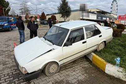 Kamyonet otomobile çarptı: 2 yaralı