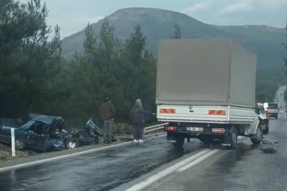 Kamyonetle otomobil çarpıştı: 2 ölü, 2 yaralı