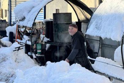 Kar yağışı durdu, esnafın mücadelesi başladı