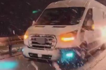 Kar yağışının etkili olduğu Yağdonduran Geçidi’nde sürücüler güçlükle ilerledi