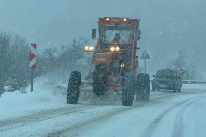 Karabük-Bartın kara yolunda kar nedeniyle tırların geçişine izin verilmiyor