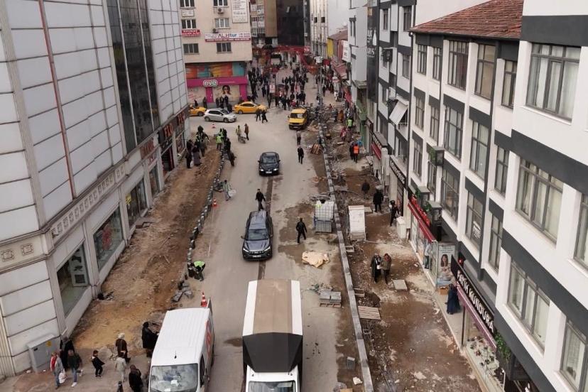 Karabük’ün en işlek caddelerinde yenileme çalışmaları sürüyor