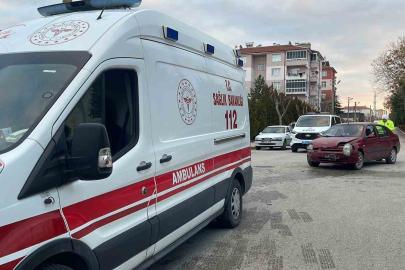 Karaman’da otomobiller çarpıştı: 3 yaralı