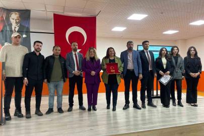 Kariyer planlama ve gelecek tasarımı konferansı gençlerle buluştu