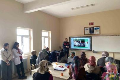 Kars’ta jandarmadan "En İyi Narkotik Polisi Anne" eğitimi