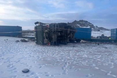 Kars’ta yük treni kamyon ile çarpıştı: 1 ölü