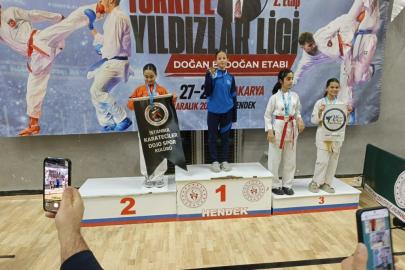 Kartepe Belediyespor karatecileri Sakarya’dan 9 madalyayla döndü