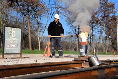 Kartepe Tramvay Hattı’nda raylar kaynak ile birleşiyor