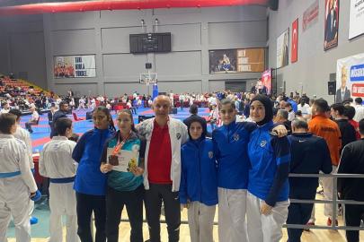 Kartepeli karateciler İstanbul’da kürsüye çıktı