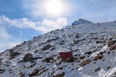 Kaş’ın yüksek kesimleri beyaza büründü