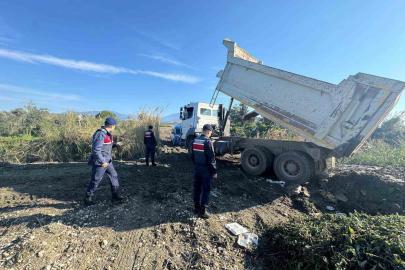 Kaş’ta izinsiz kum alımına jandarma engeli
