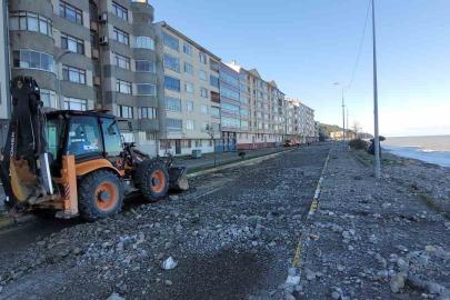 Kastamonu’da dev dalgalar sahillere zarar verdi