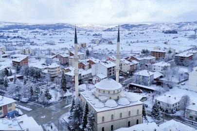 Kastamonu’da kar ilçeleri beyaza bürüdü