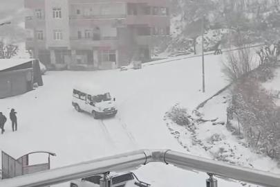 Kayarak üzerine gelen minibüsü gördü, manevrasıyla kazadan kurtuldu