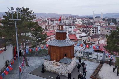 Kaybolan tarihi saat kulesi yeniden inşa edildi