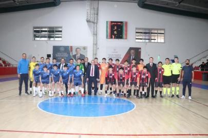 Kaymakam Öztürk Okul Sporları Genç Erkekler Futsal grup maçlarını takip etti