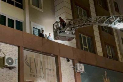 Kayseri’de bir garip olay: 3’üncü kattan çarşafla indiler: 2 gözaltı