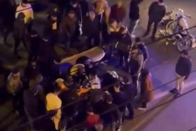 Kaza yapan motosiklet sürücüsünün acılar içinde bağırması kameraya yansıdı