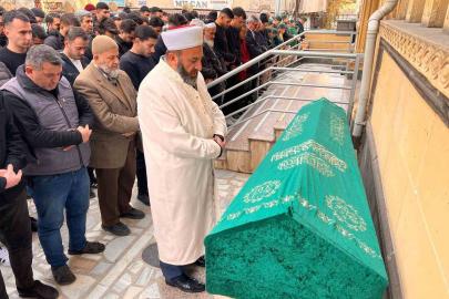 Kazada ölen nişanlı çift yan yana toprağa verildi