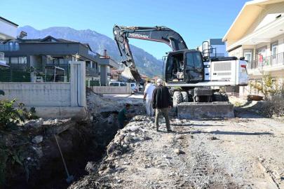 Kemer Kuzdere’de yağmur suyu drenaj hattı çalışmaları