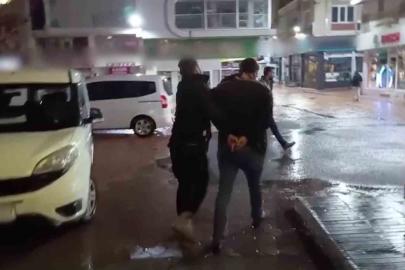 Kendi yaptığı gizli odada saklandı, polisten kaçamadı