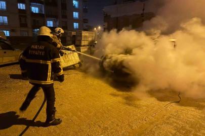 Kırıkhan’da hafif ticari araç yandı