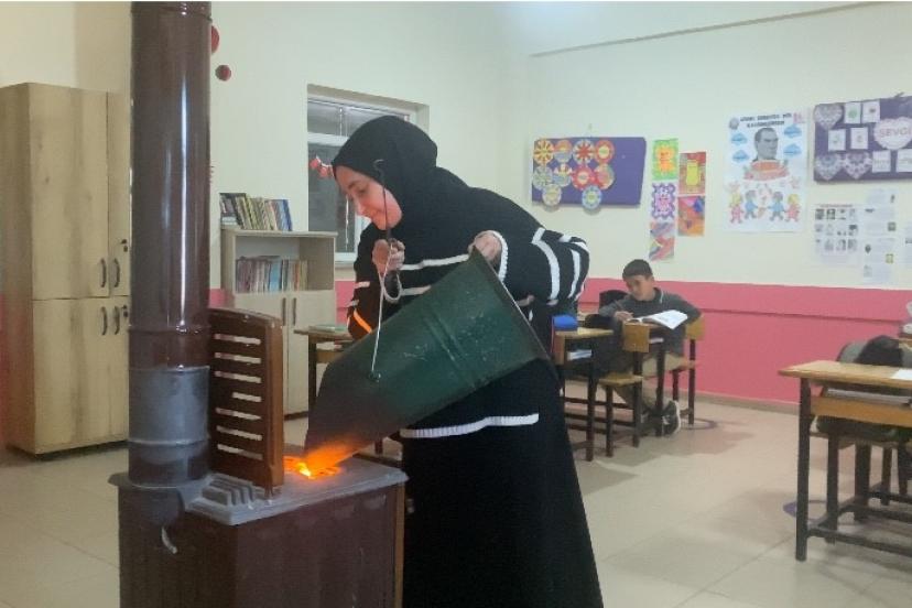 Kırsalın iki kadın öğretmeni zorluklara rağmen eğitimi omuzluyor