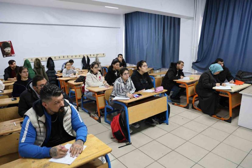 Kırşehir’de 74 engelli vatandaş gönüllü öğretmenlerle KPSS’ye hazırlanıyor