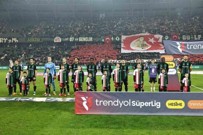 Kocaelispor- Antalyaspor maçında seremoni de paylaşıldı