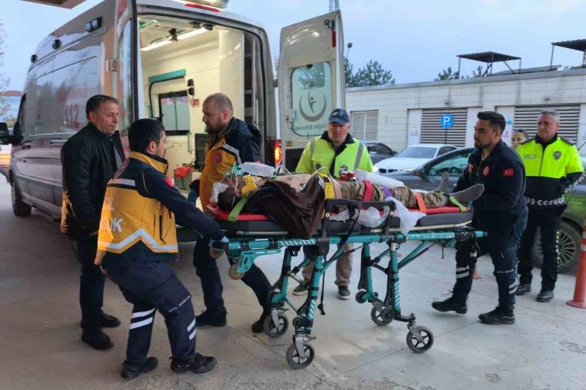 Kontrolden çıkan minibüs şarampole yuvarlandı: 1 yaralı