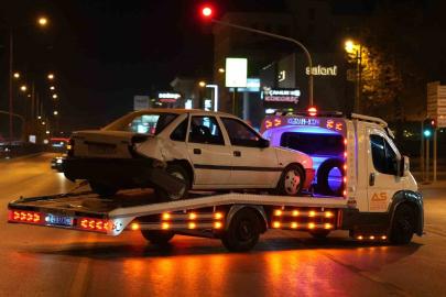 Kontrolden çıkan otomobil zincirleme kazaya neden oldu