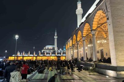 Konya’da Regaib Kandili’nde eller semaya açıldı