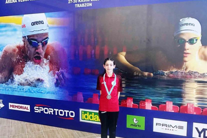 Körfezli yüzücü Trabzon’dan madalyayla döndü