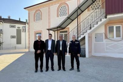 Köy camii bahçesinde parke taşı ve çevre düzenlemesi tamamlandı