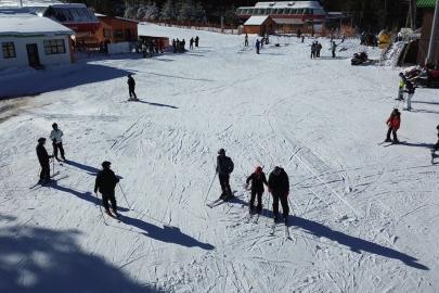 Kristal karın merkezi Sarıkamış’ta sezon coşkusu: Pistler cıvıl cıvıl